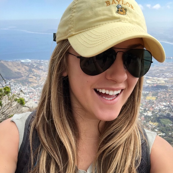 Meet your Posher, Courtney - Picture 1 of 1